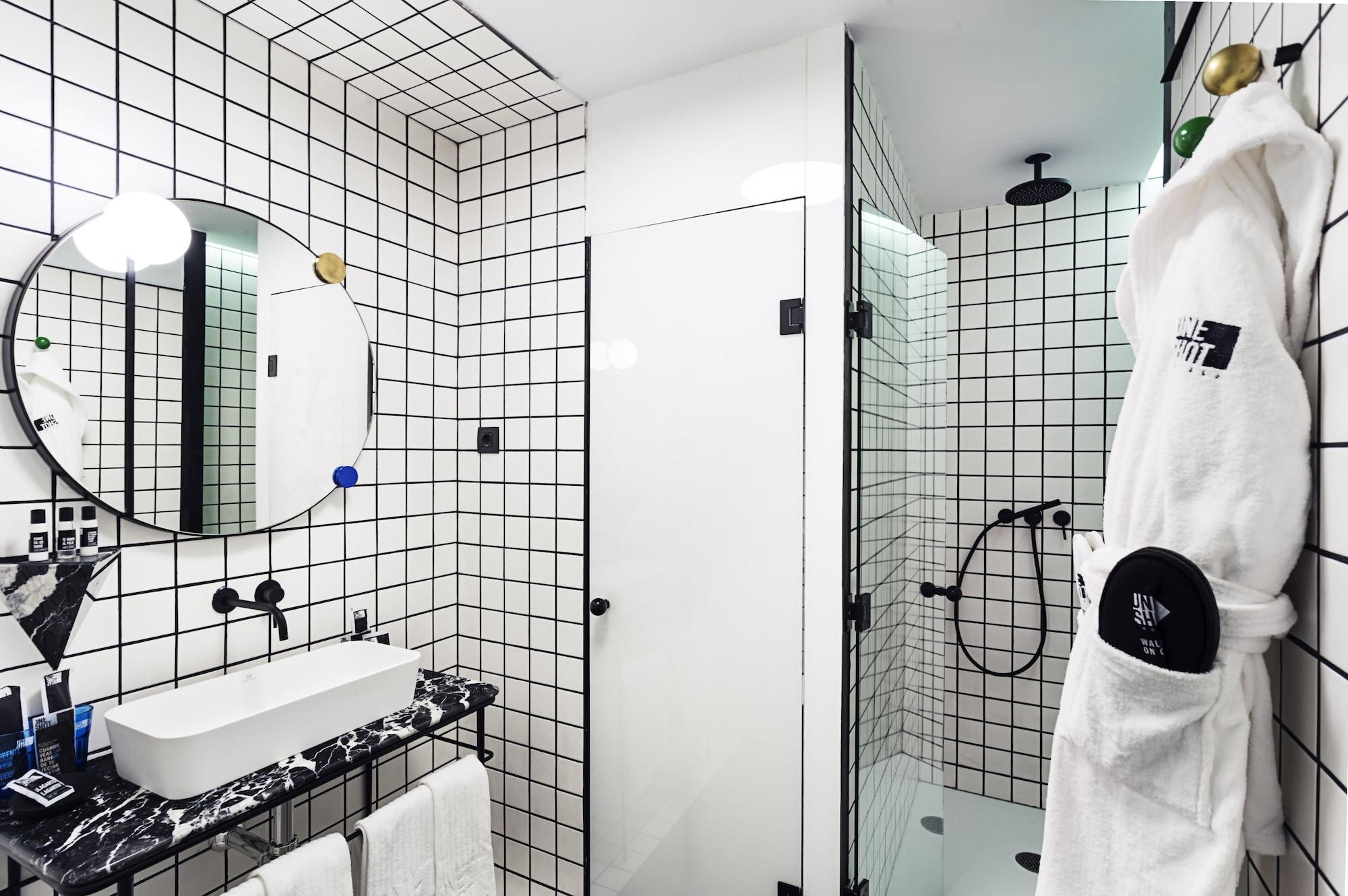 One Shot Fortuny 07 Hotel