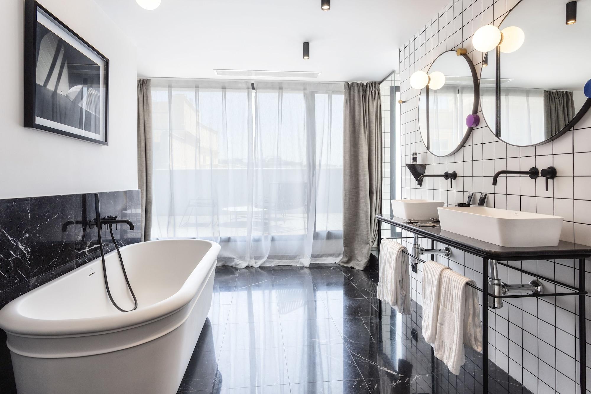 One Shot Fortuny 07 Hotel 4*