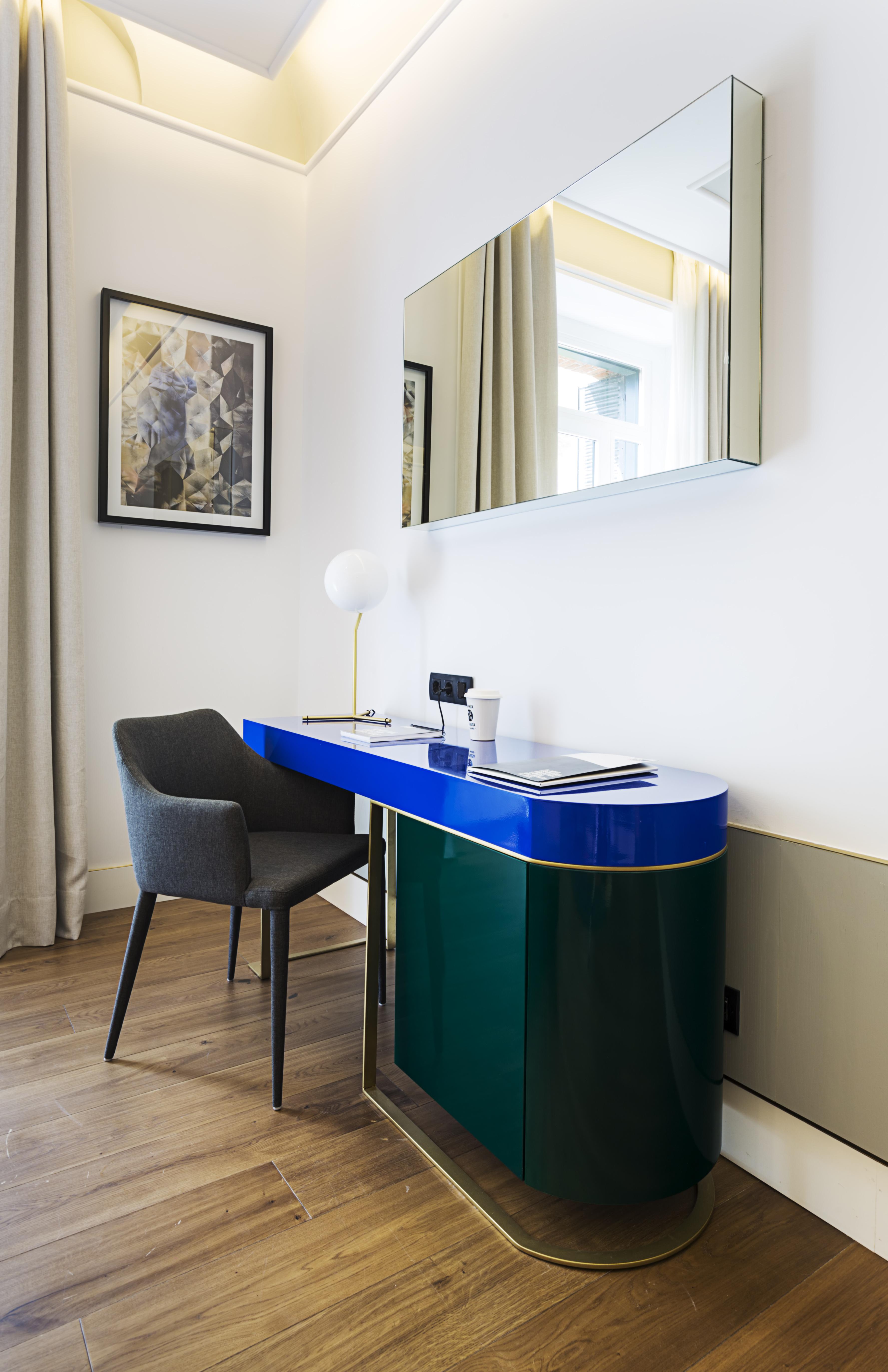 One Shot Fortuny 07 Hotel 4*