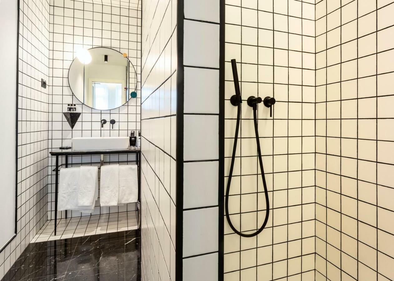 One Shot Fortuny 07 Hotel 4*